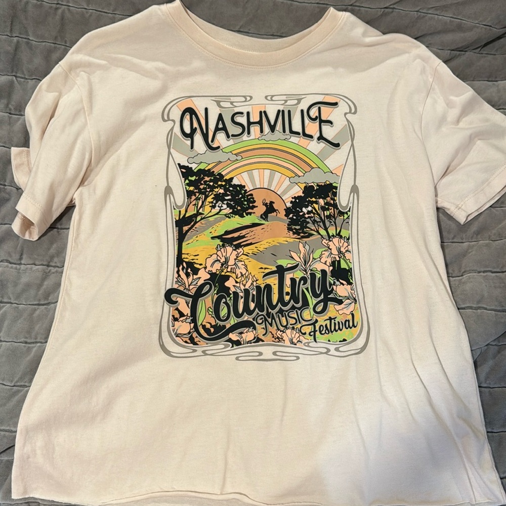 NWOT Nashville Graphic Tshirt